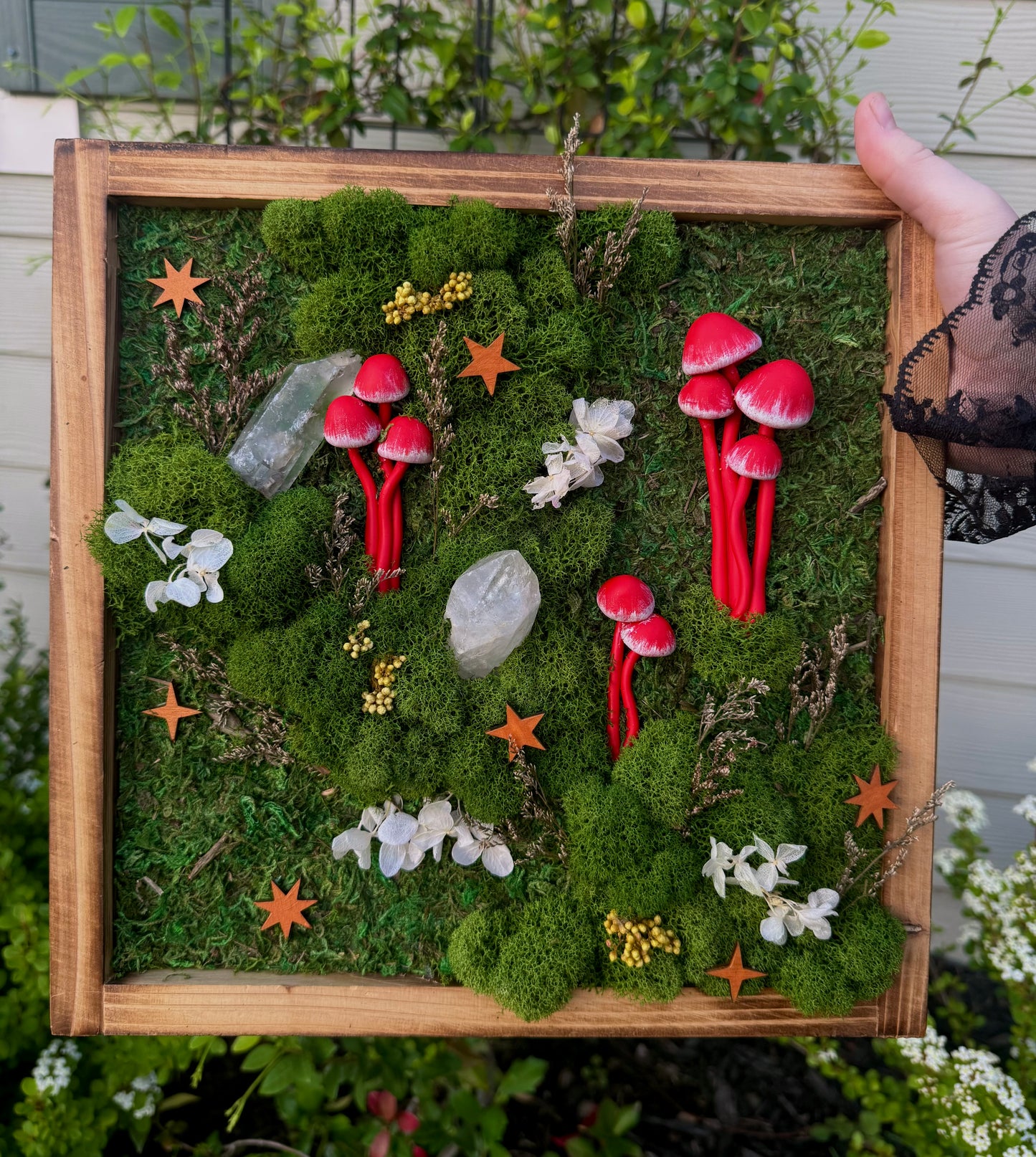 Chunky Quartz Moss Art