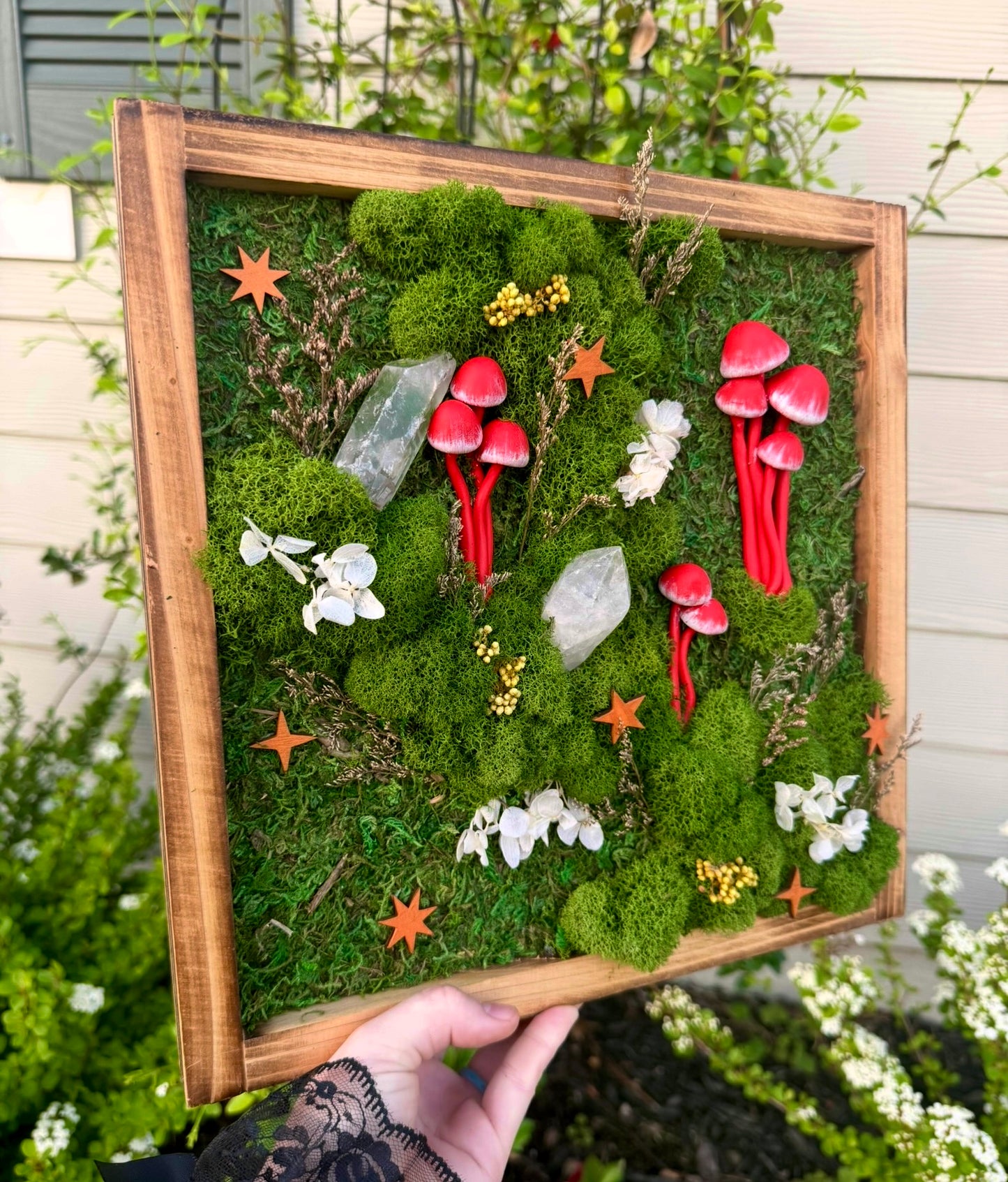 Chunky Quartz Moss Art