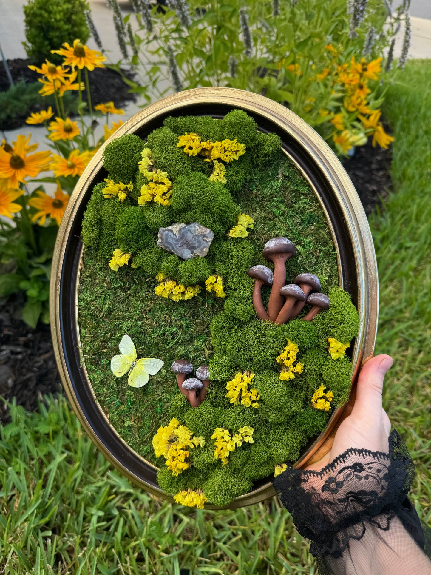 Oval Moss Frame