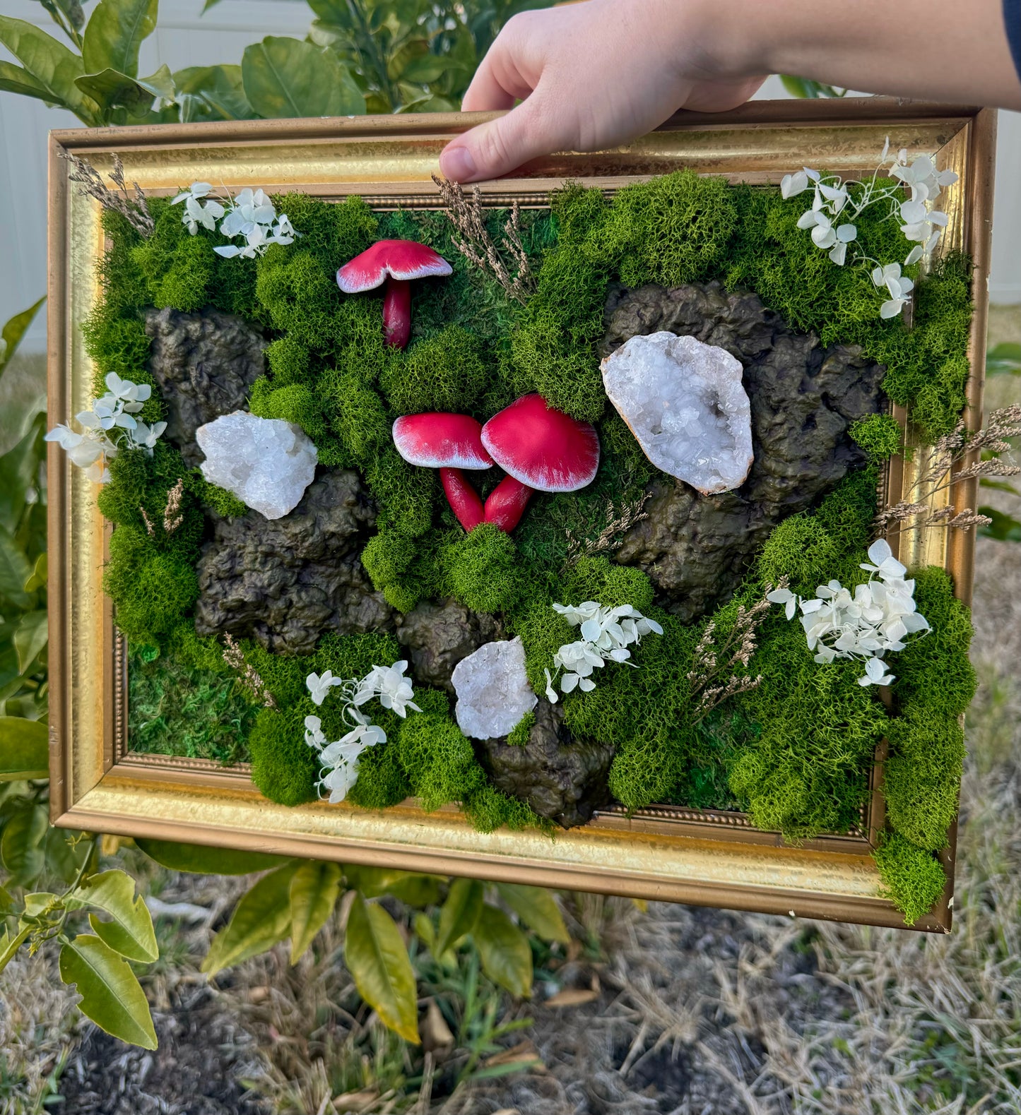 Geode Moss Art